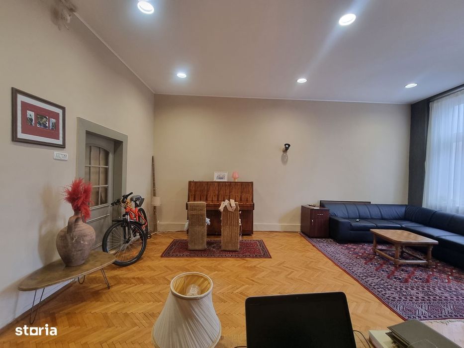 De închiriat apartament/birou zona centrală