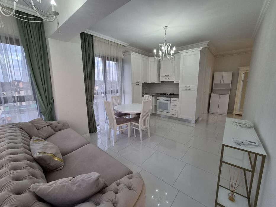 Închiriez apartament cu trei camere în bloc nou mobilat si utilat