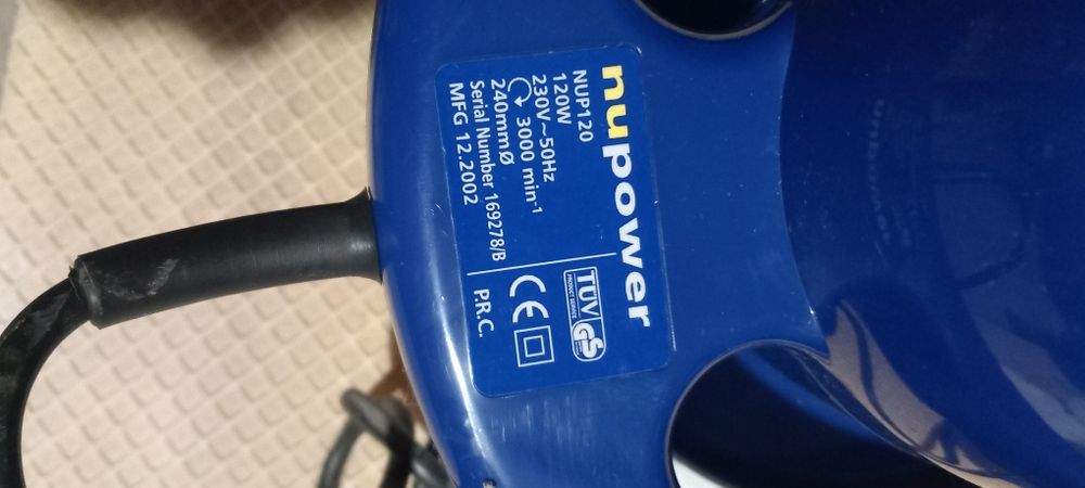 Продавам авто полир машина