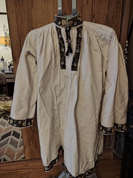 Camasa  bărbătească tradițională și brâu