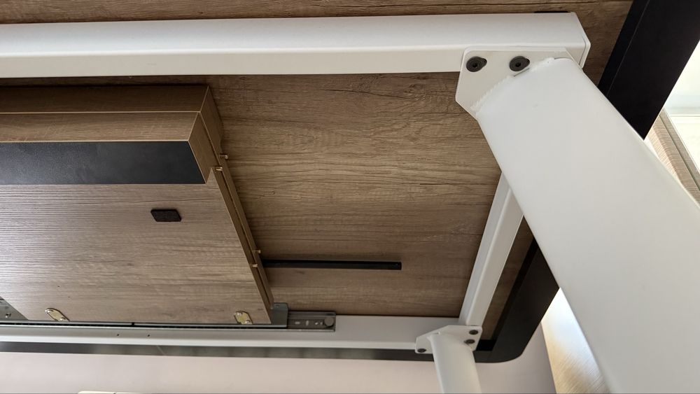 Стол надежный. Удобный