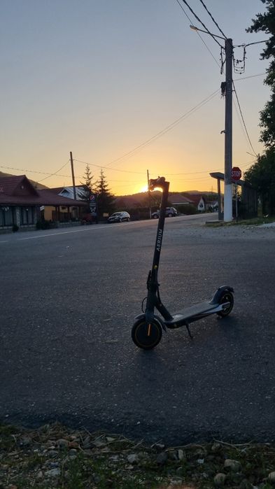 Vând trotineta electrica