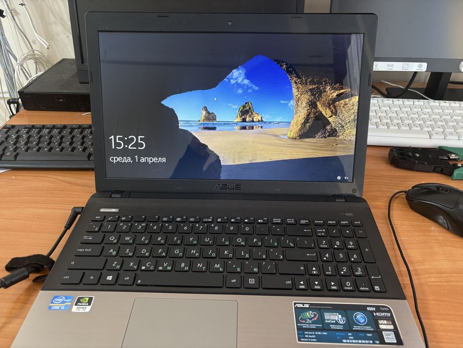 Ноутбук Asus.