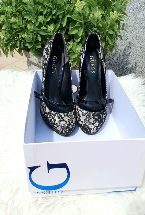 Pantofi eleganți GUESS, dantelă neagră