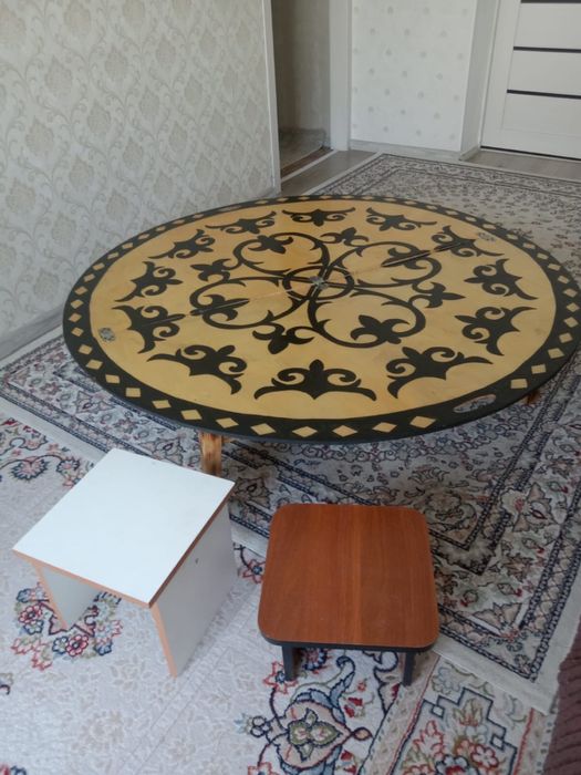 Казахские стол и стулья