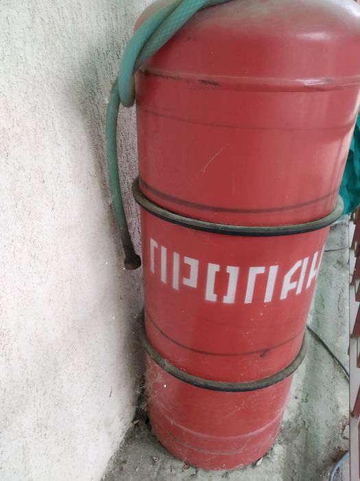 Vând butelie dublă, rusească.