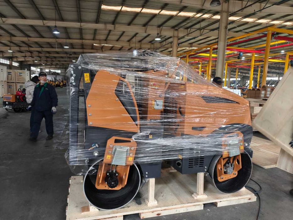 Vand compactor nou 2 tone cu motor Kubota, euro V