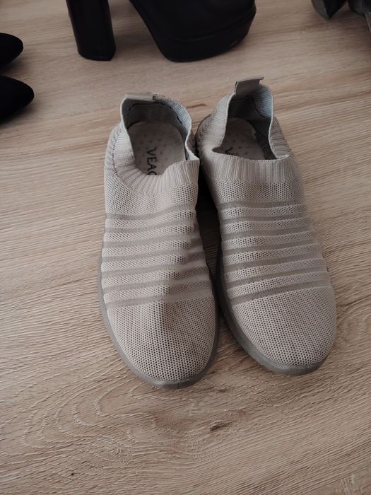 Все по 2000 тенге