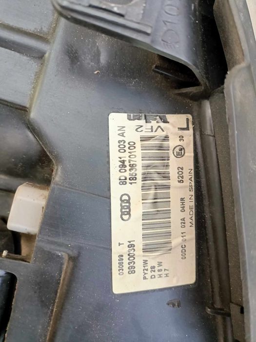 Faruri xenon Audi a4b4