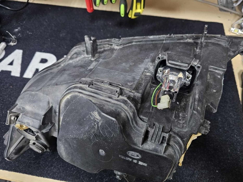 Десен фар BMW E90 ксенон бмв 90 91