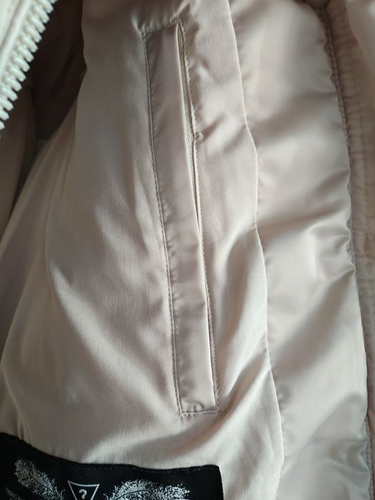 Дамско яке Guess с гъши пух и естествен косъм