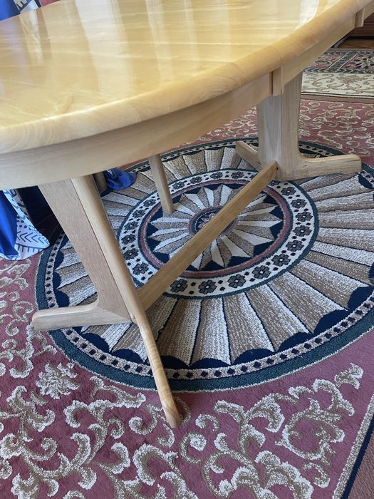 Стол со стульями