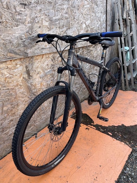 Bicicleta carrera vengeance  frane pe disc hidraulice cadru de aluminiu  roti 27.5”