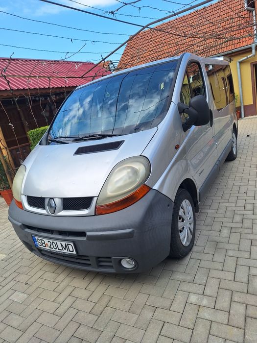 Vând Renault trafic 8 locuri
