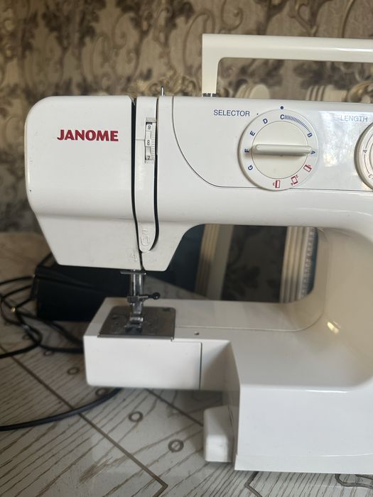Швейная машина JANOME