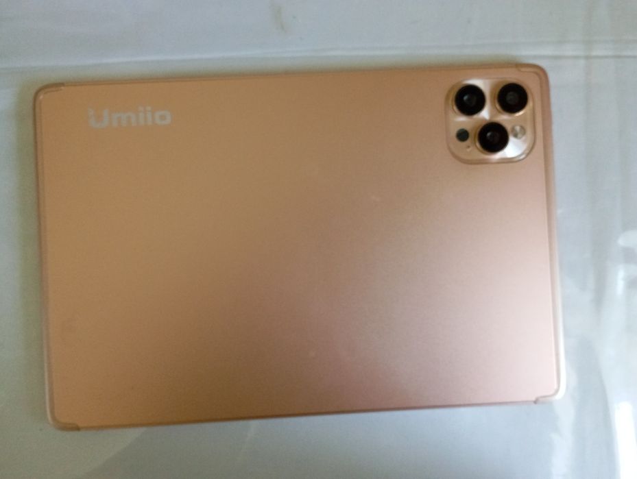 Продам планшет Umiio