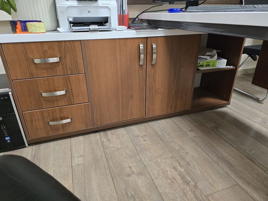 Офисный стол руководителя