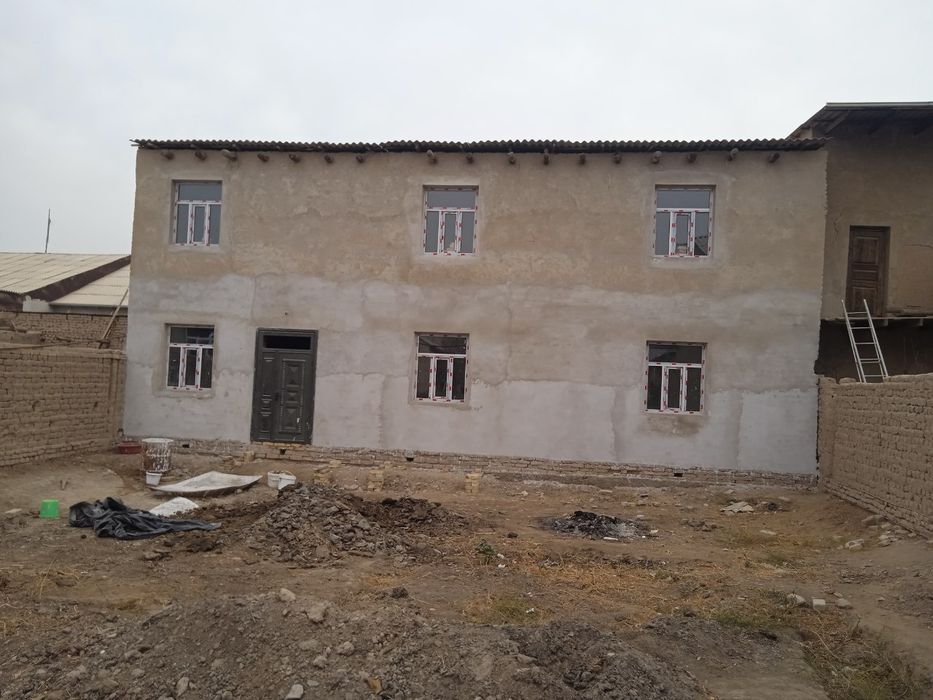 Urganch Raysentr sklad ko'chada 450 m hovli zudlik bn sotiladi