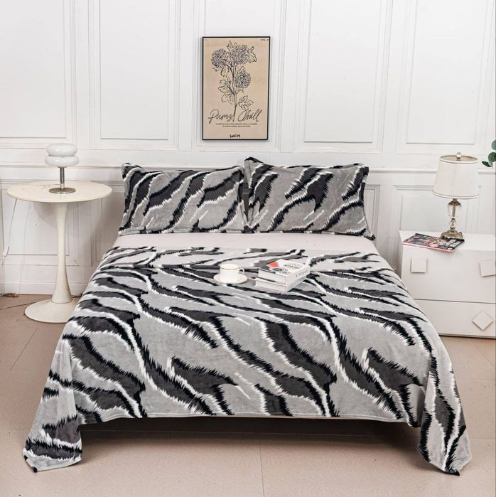 Pătura cocolino pufoasa +2 fete de perna 
100 lei 
200:230 50;70 cm