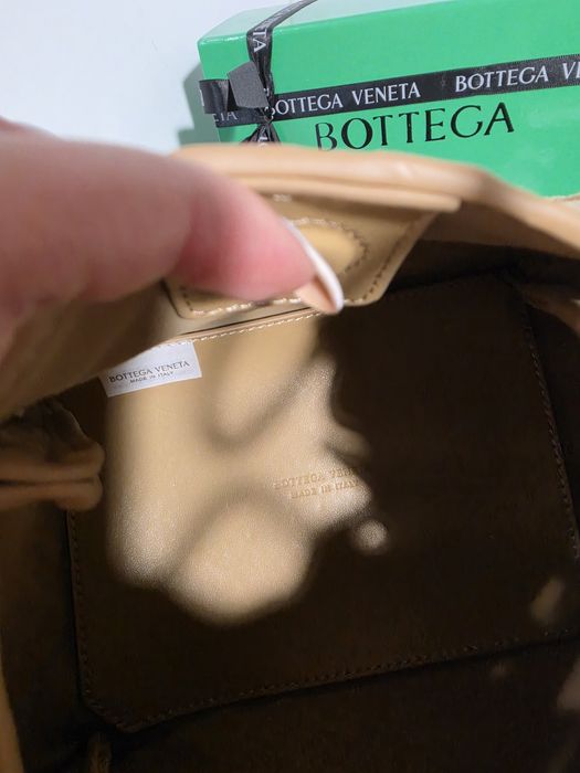 Налична чанта Bottega Veneta Parachute