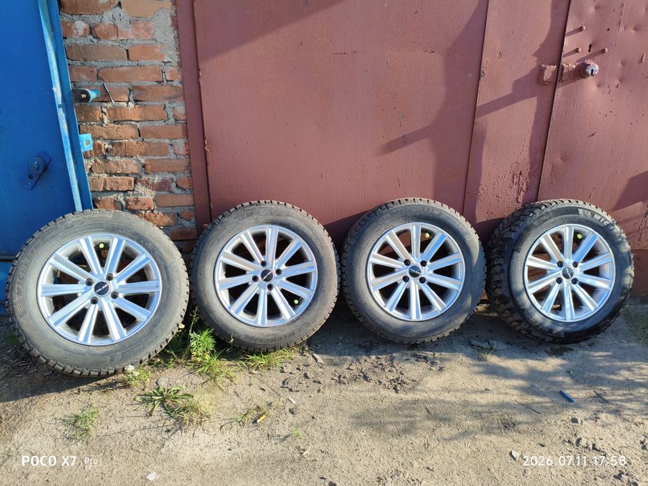 Продам титановые диски с резиной