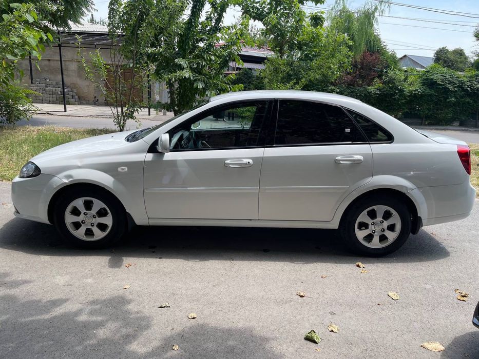 Машина Gentra Chevrolet