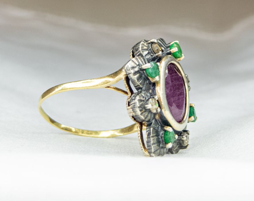 Старинен пръстен от злато, сребро, диаманти и естествени камъни