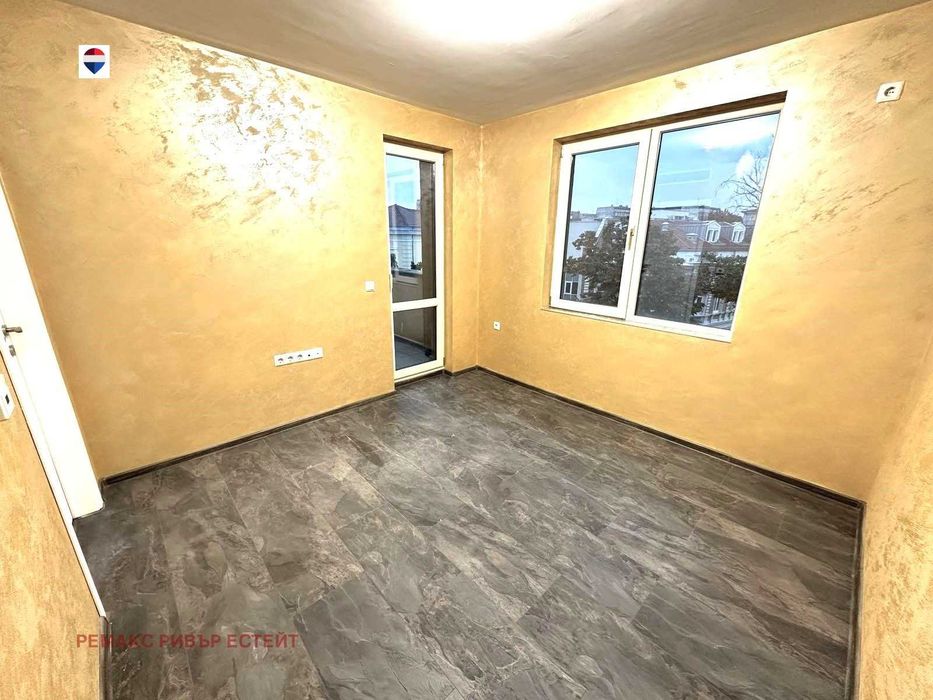 Продава се Двустаен апартамент в Русе, Център - 66 кв.м за 2120 €/кв.м - Снимка #9