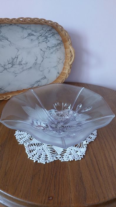 Голяма стъклена фруктиера. Подходяща за плодове.