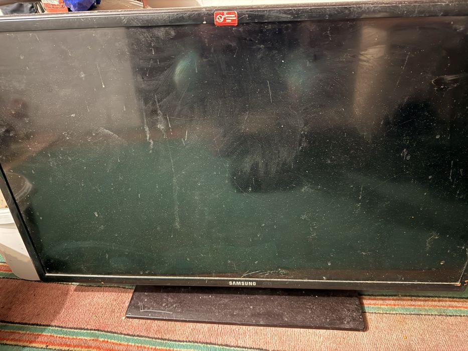 Продам телевизор на запчасти