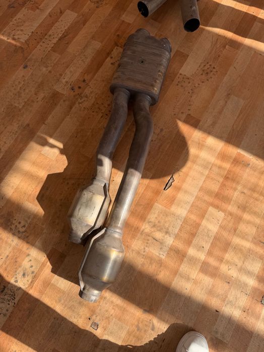 BMW f82 M4 single mid pipe и катализатори