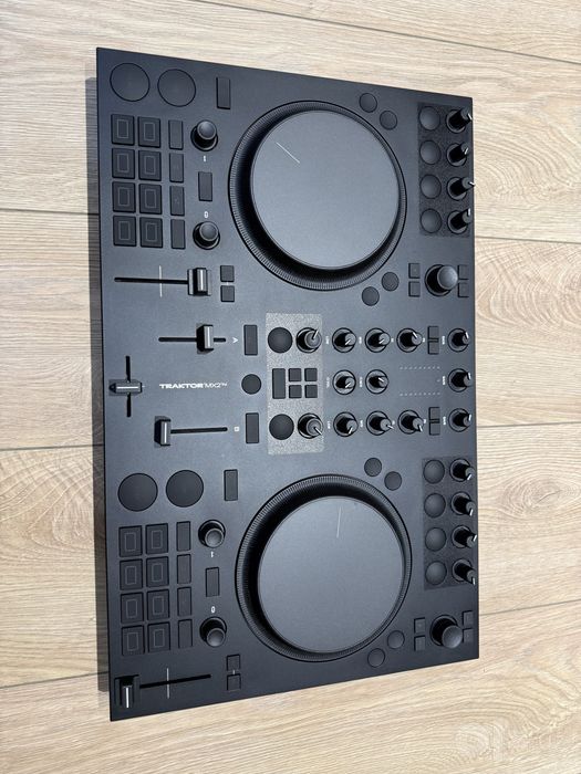 Traktor - MX 2  Dj Controller