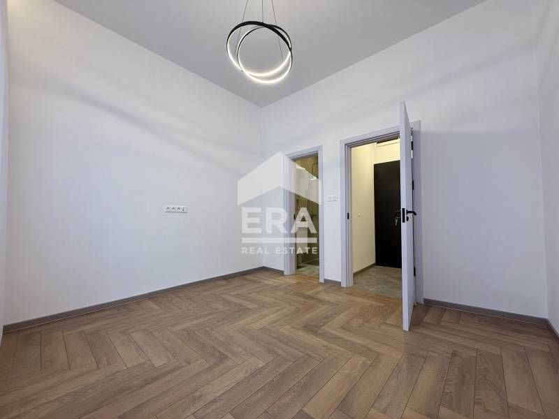 Продава се Тристаен апартамент в София, Център - 87 кв.м за 2902 €/кв.м - Снимка #9