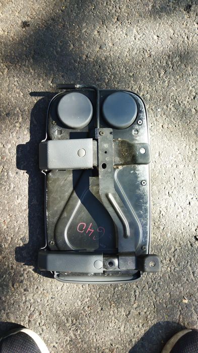 Продам столик между сидений