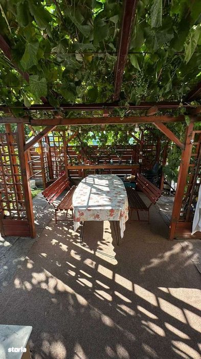 Casă spațioasă cu grădină, piscină și potențial venit din închiriere