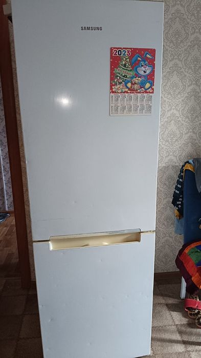 Холодильник продаётся