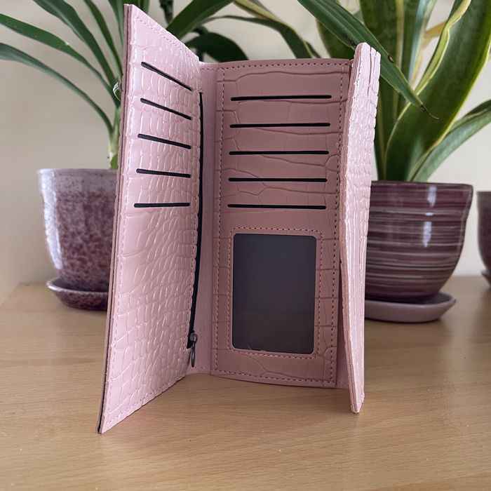 Дамско кожено портмоне в розово