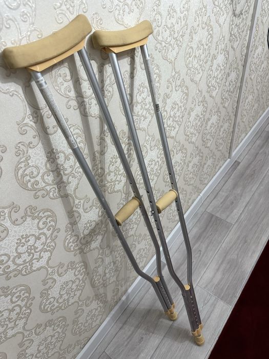 Костыль с подмышечной опорой