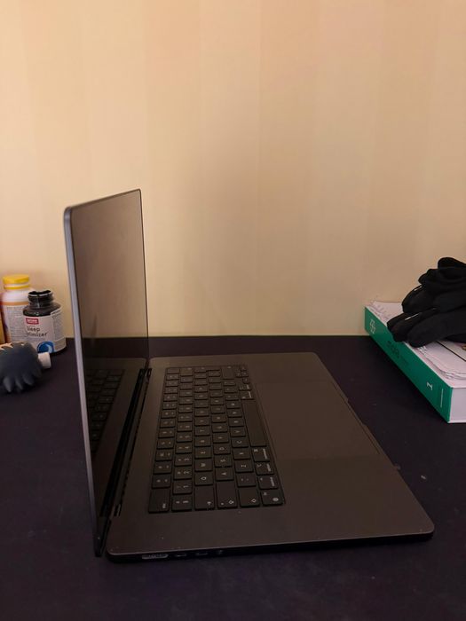 Apple MacBook Pro (16-inch, M3 Max, 48 gb Ram, 40-core GPU)