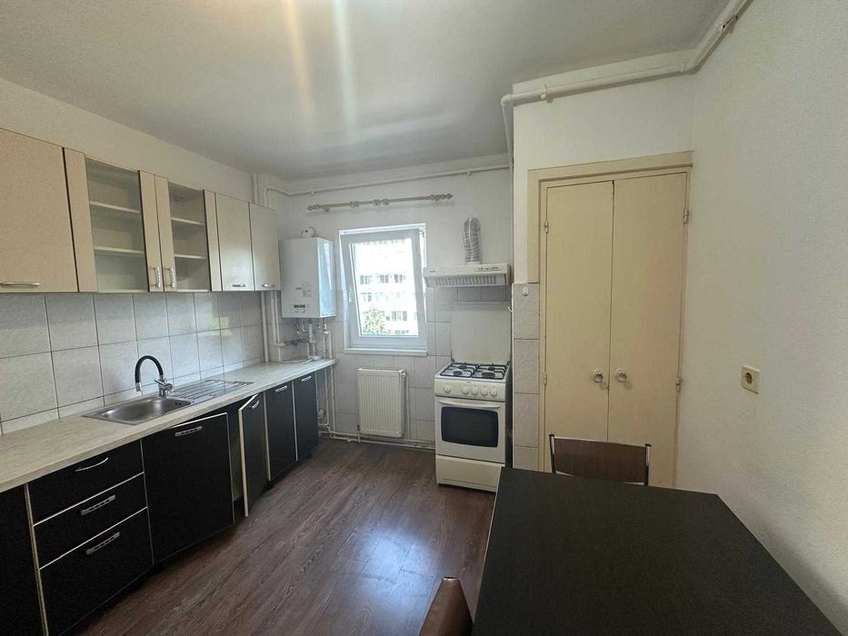 Inchiriem apartament 3 camere - 2 bai - Mihai viteazu