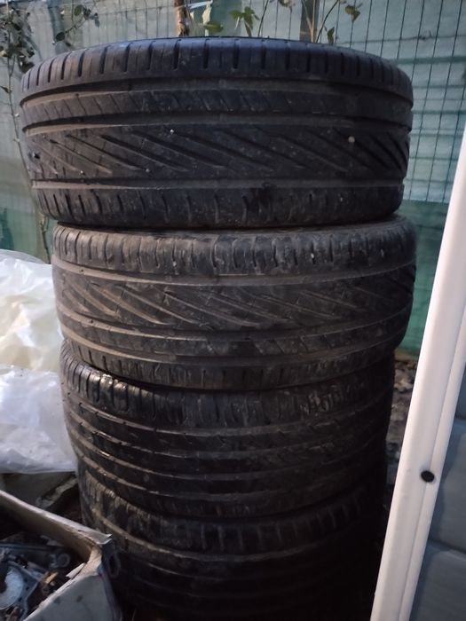 Vând 4 cauciucuri 225/45/19 xl