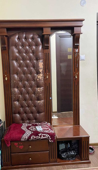 Старые мебели , приходий  и подставка