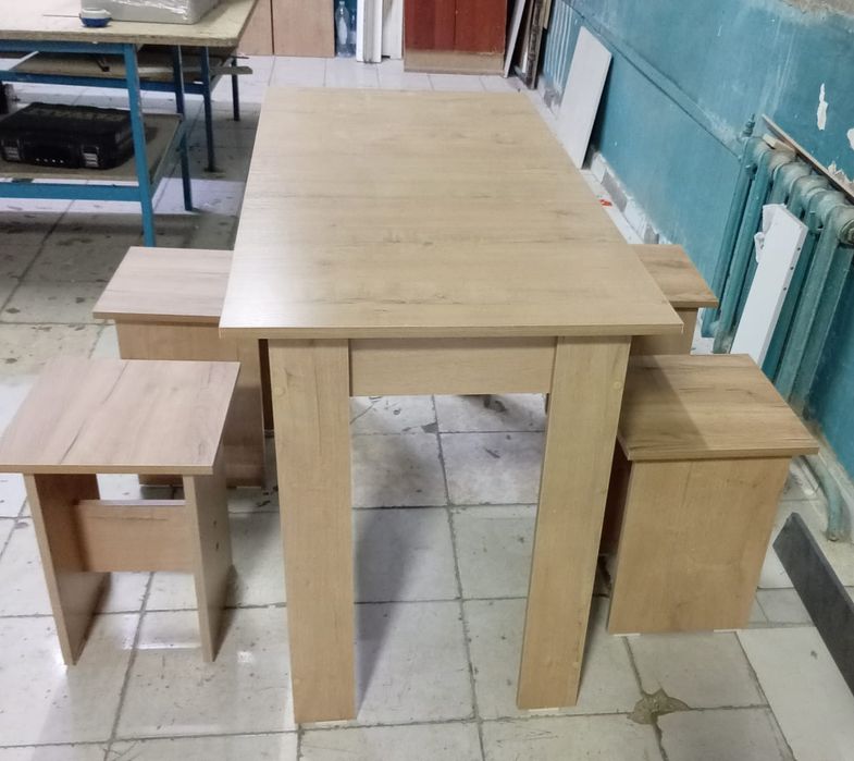 Продам стол со стульями комплект