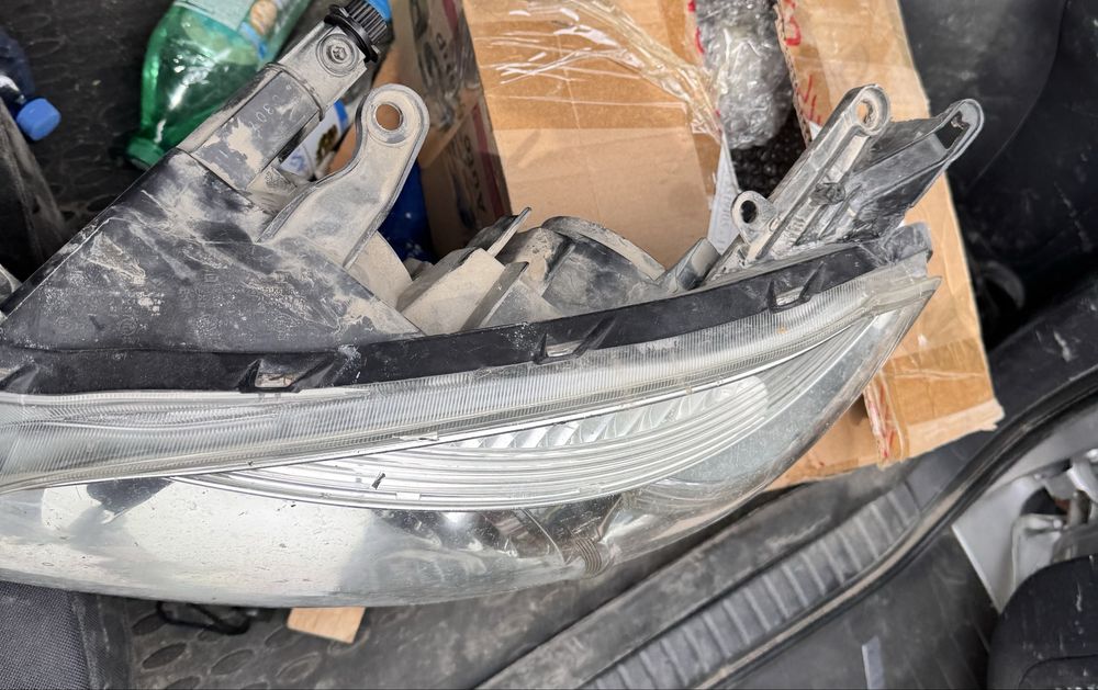 Фара Toyota raf 4,европеец 2007 г