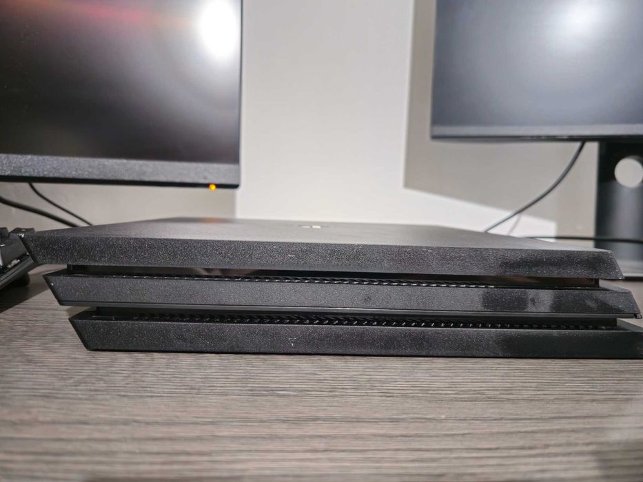 PlayStation 4 pro 1TB + 1бр. джойстик