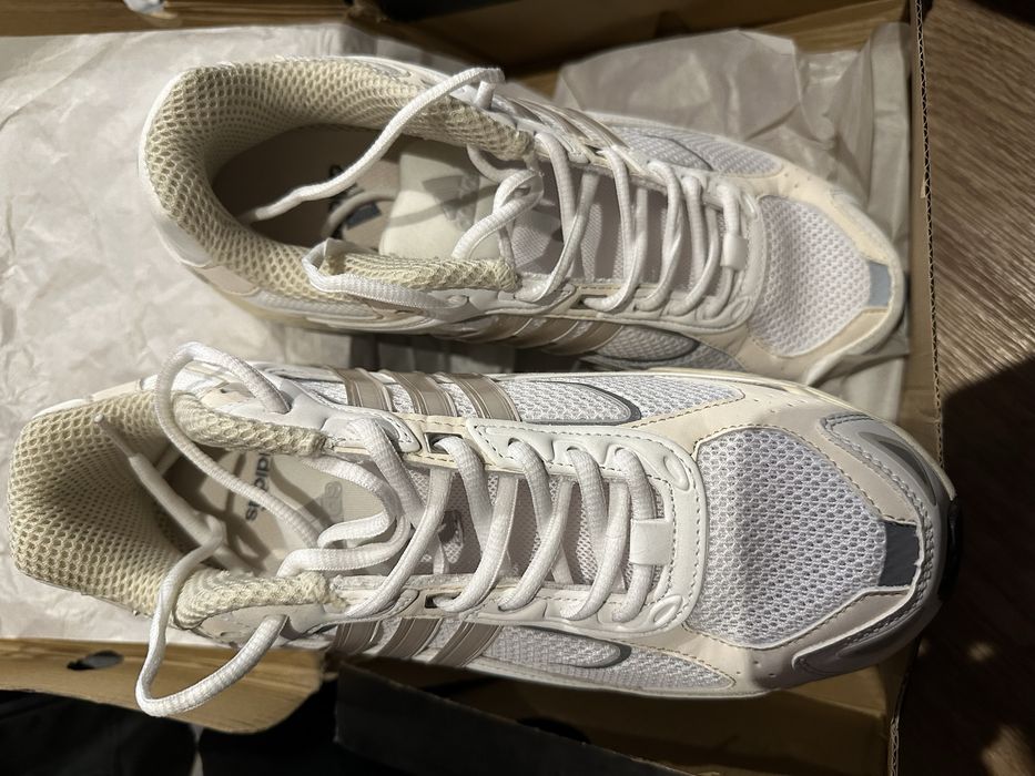 Кроссовки Adidas Response