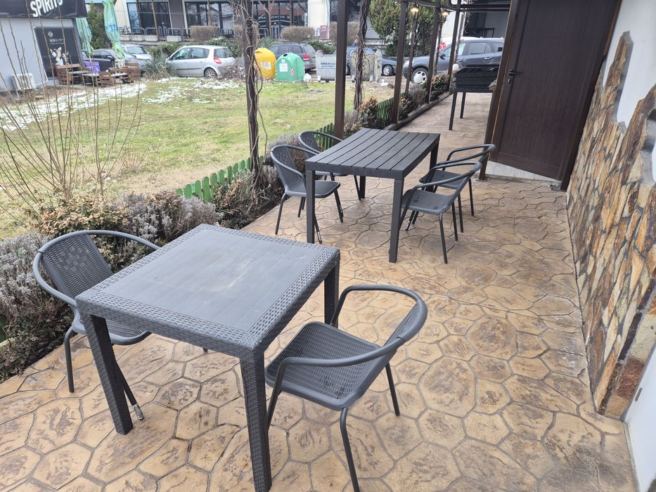 Продавам маси със столове