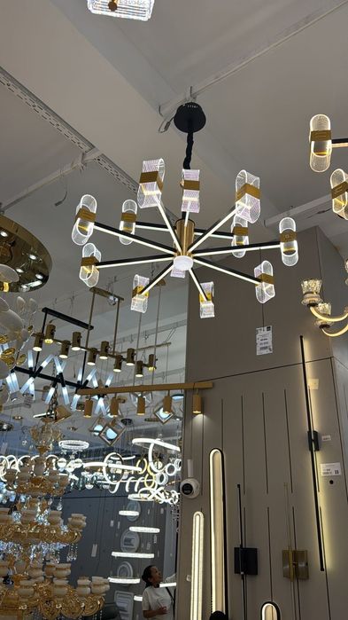 Продается новая люстра