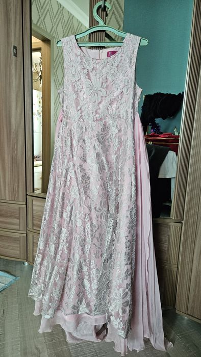 Платье в хорошем состоянии, одевала несколько раз.