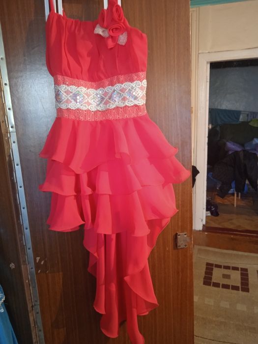 Платья нарядные для